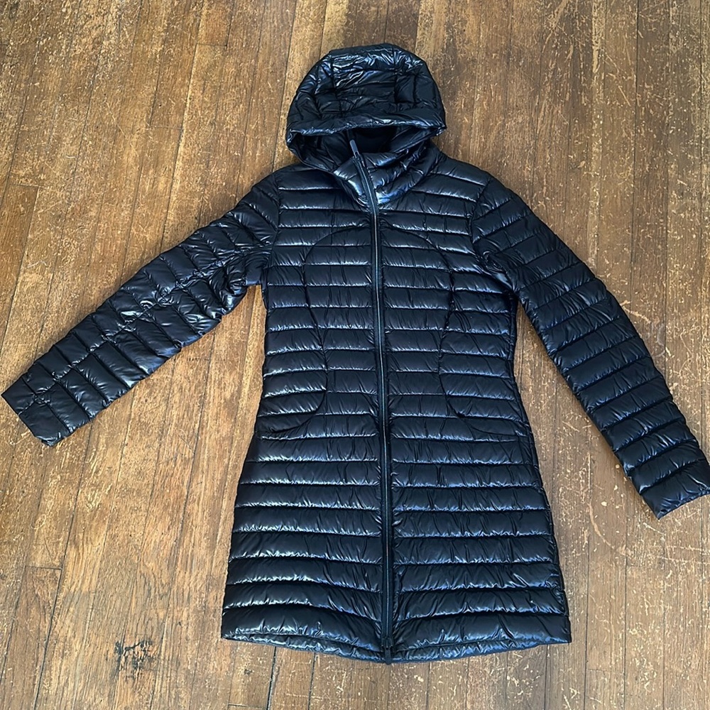 Excellent condition Lululemon size 6 puffer coat. Black.